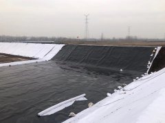 1.5mm土工膜用于大型畜牧養(yǎng)殖場(chǎng)