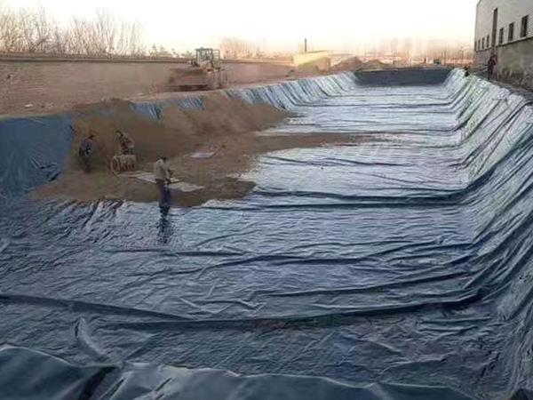 早期鋪設(shè)防滲土工膜須注意哪些要點？