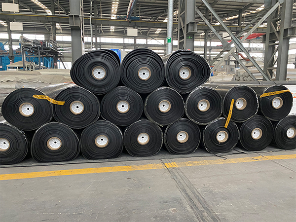 填埋場鋪設防滲土工膜為何要考慮預留量？