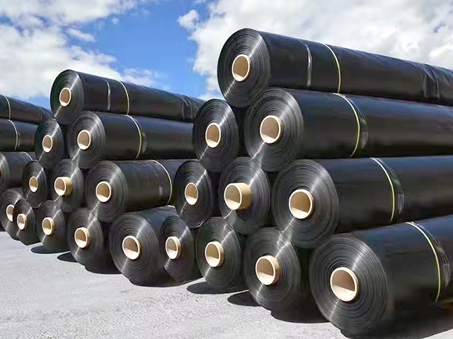 HDPE防滲土工膜在防汛工程中發(fā)揮重要技能。