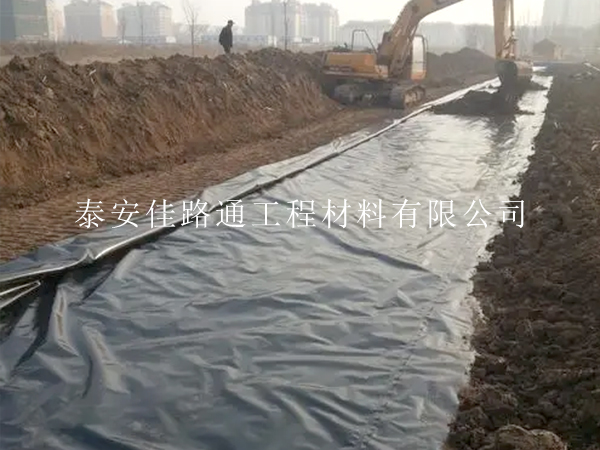 焊接機焊接魚塘防滲膜施工規(guī)范：簡約高效，創(chuàng)新引領(lǐng)