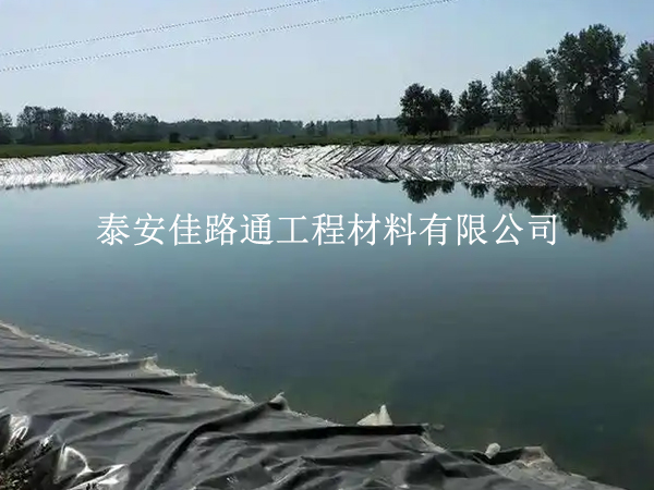 延長人工湖防滲膜使用壽命：科學養(yǎng)護技巧全解